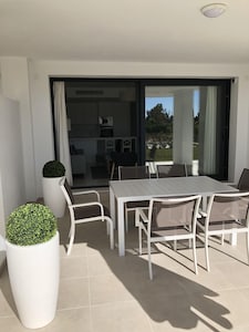 Luxury Brand New apartment next to Atalaya Golf