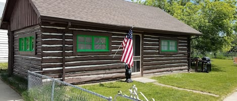 Welcome to The Gibbons 1885 Cabin in the heart of Red Lodge Montana!