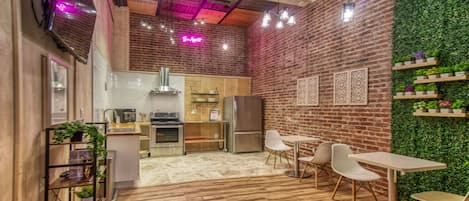 Newly Remodeled Modern Kitchen 