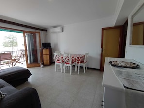 - Charming House Booking - comedor