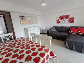 - Charming House Booking - comedor (1)