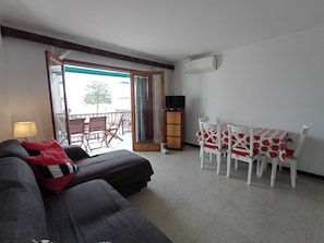 - Charming House Booking - comedor 3