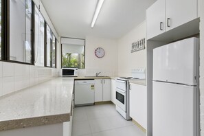 APT 08 KITCHEN