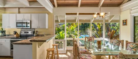 Kitchen / Dining Area