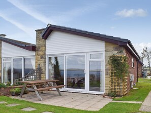 Delightful seaside ’chalet-style’ holiday cottage | Solent Point - Solent View & Brambles Cottage, Freshwater