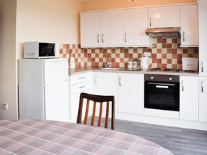 Well fitted kitchen | Solent Point - Solent View & Brambles Cottage, Freshwater