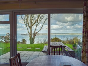 Enjoy the wonderful view whilst having dinner | Solent Point - Solent View & Brambles Cottage, Freshwater