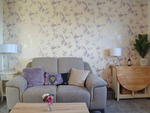 Living room/dining room | The Yorkshireman, Ravenscar, near Robin Hood’s Bay