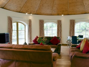 Light and airy living room | The Horsemill, Kelty, near Dunfermline 