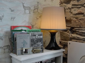 Living room | T&#375; ar y Tro, Ffestiniog, near Blaenau Ffestiniog
