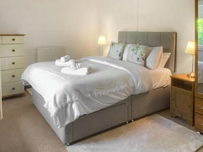 Kingsize bedroom | Penny Croft - The Crofters Cottages, Llangeinor, near Bridgend