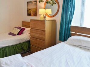 Twin bedroom | Meadowbank Lodge, Staveley, near Kendal