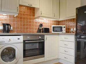 Fully appointed fitted kitchen | Coiltie Cottage, Drumnadrochit, near Inverness