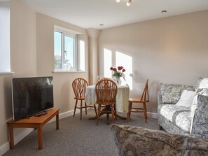 Light and airy living area | Blacksmith’s Cottage - Upwey Cottages, Weymouth