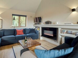 Beautifully furnished living area | Station Lodge, Stretton-on-Fosse, near Moreton-in-Marsh