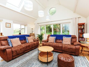 Light and airy living room leading to garden | Woodlands, Langford Budville, near Wellington