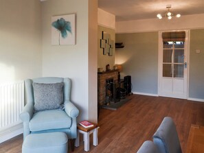 Spacious living/dining room | Waggy Tails, Seahouses, near Alnwick