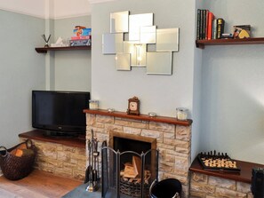 Spacious living/dining room | Waggy Tails, Seahouses, near Alnwick