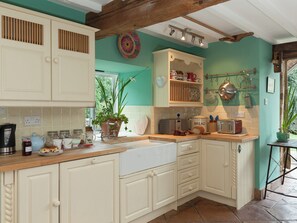Well-equipped kitchen | Rhydleos Mill, Llansilin, near Oswestry