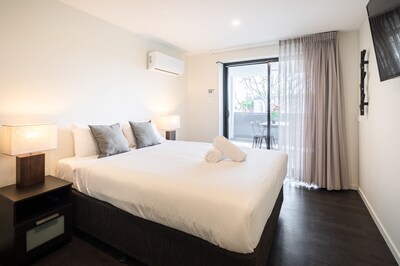 Ascot Budget Residences - Close to Brisbane Airport & Racecourses