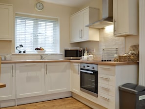 Well-equipped fitted kitchen | 2 Croft Cottage - Croft Cottage Holidays, Stillington, near Easingwold