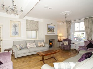 Elegantly furnished living room | Haddon Villa, Bakewell