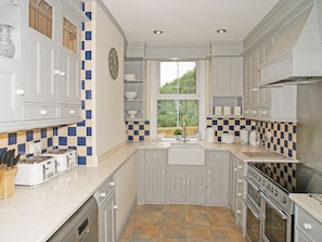 Comprehensively equipped fitted kitchen | Haddon Villa, Bakewell