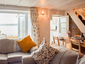 Light and airy living area | Seadrift, New Quay