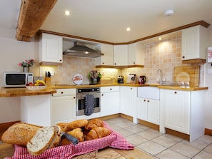 Kitchen and dining area | Rowan Cottage - Smallshaw Cottages, Millhouse Green, near Penistone