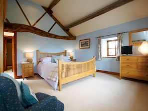 Tranquil bedroom with kingsize bed | Rowan Cottage - Smallshaw Cottages, Millhouse Green, near Penistone