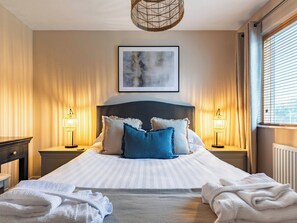 Double bedroom | North Bay Sands Apartment 1 - North Bay Sands Apartments, Scarborough