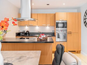Kitchen | North Bay Sands Apartment 2 - North Bay Sands Apartments, Scarborough