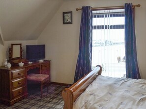 Dressing area within double bedroom | Old Stable Cottage, Uplawmoor, near Barrhead