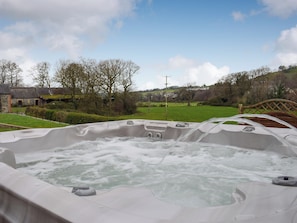 Hot tub | Maesbangor Farmhouse - Maesbangor, Capel Bangor, near Aberystwyth