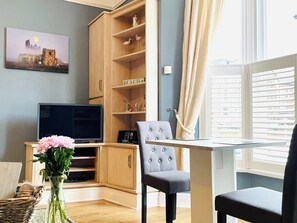 Living room/dining room | Belle Vue Cabin, Whitby