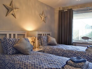 Twin bedroom | Driftwood, Godshill, near Newport