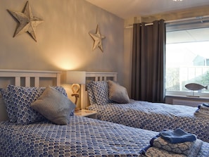 Twin bedroom | Driftwood, Godshill, near Newport