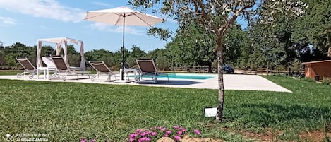 piscina davanti casa ad uso esclusivo