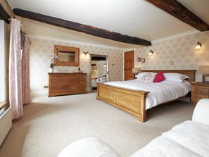 Bedroom with kingsize bed | The Farmhouse - Smallshaw Cottages, Millhouse Green, near Penistone