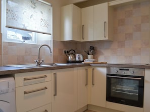Kitchen | Bridgend Cottage, Lostwithiel