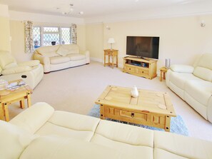 Spacious living area | Irenic Lodge - Irenic Lodges, Hamble