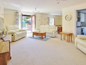 Welcoming living and dining room | Irenic Lodge - Irenic Lodges, Hamble