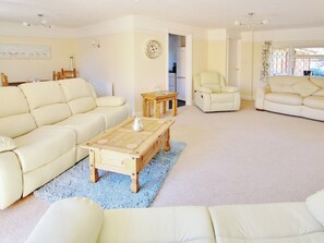 Light and airy living area | Irenic Lodge - Irenic Lodges, Hamble