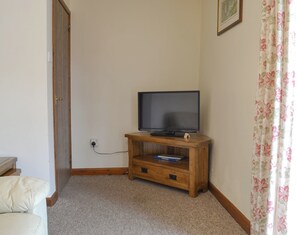 Light and airy living space | Stable Cottage 3 - Moor Farm Stable Cottages, Foxley, near Fakenham