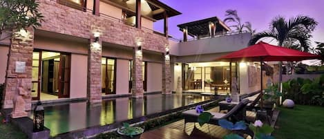 Hideaway Private 3 Bedroom Villa,Canggu;