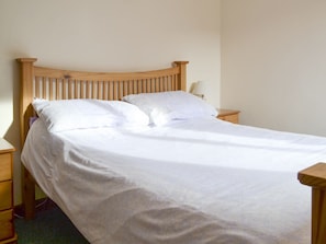 Relaxing double bedroom | Stable Cottage 6 - Moor Farm Stable Cottages, Foxley, near Fakenham