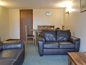 Spacious living area with convenient dining area | Stable Cottage 6 - Moor Farm Stable Cottages, Foxley, near Fakenham