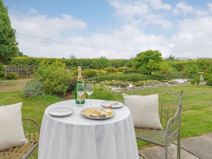 Charming garden and grounds | Mortimer Trail Mews, Mortimers Cross, near Leominster