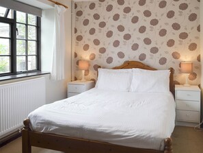Relaxing double bedroom | Manor Cottage - Trimstone Manor Cottages, Trimstone, near Woolacombe