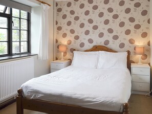 Relaxing double bedroom | Manor Cottage - Trimstone Manor Cottages, Trimstone, near Woolacombe